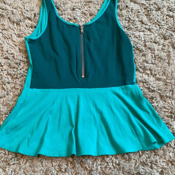 💜5/25 Express peplum shirt - Picture 2 of 3